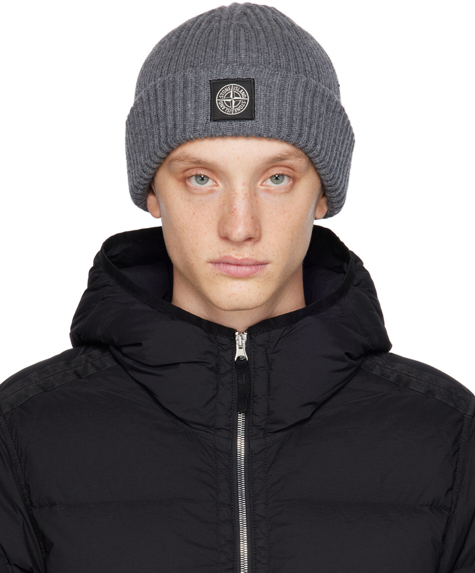 Серая шапка с нашивками Stone Island детские шорты с нашивками stone island junior