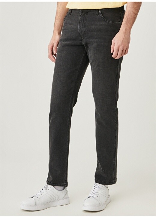 

Мужские джинсовые брюки Slim Fit с нормальной талией Wrangler