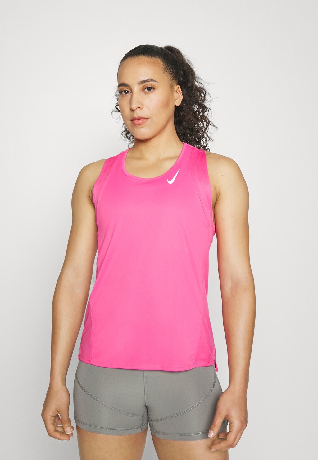

Топ Nike