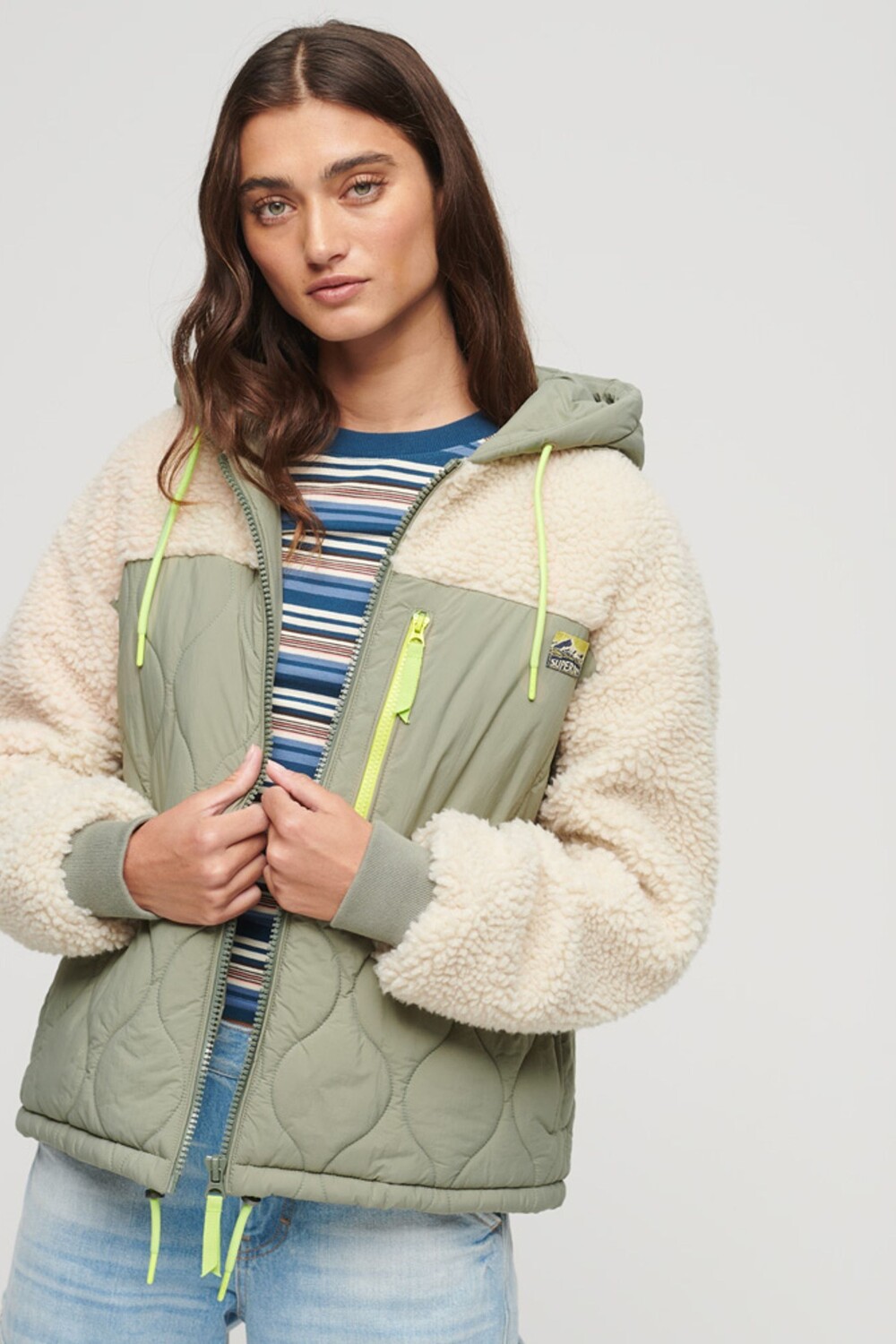 

Гибридная куртка с стегой и овчиной Superdry, зеленый