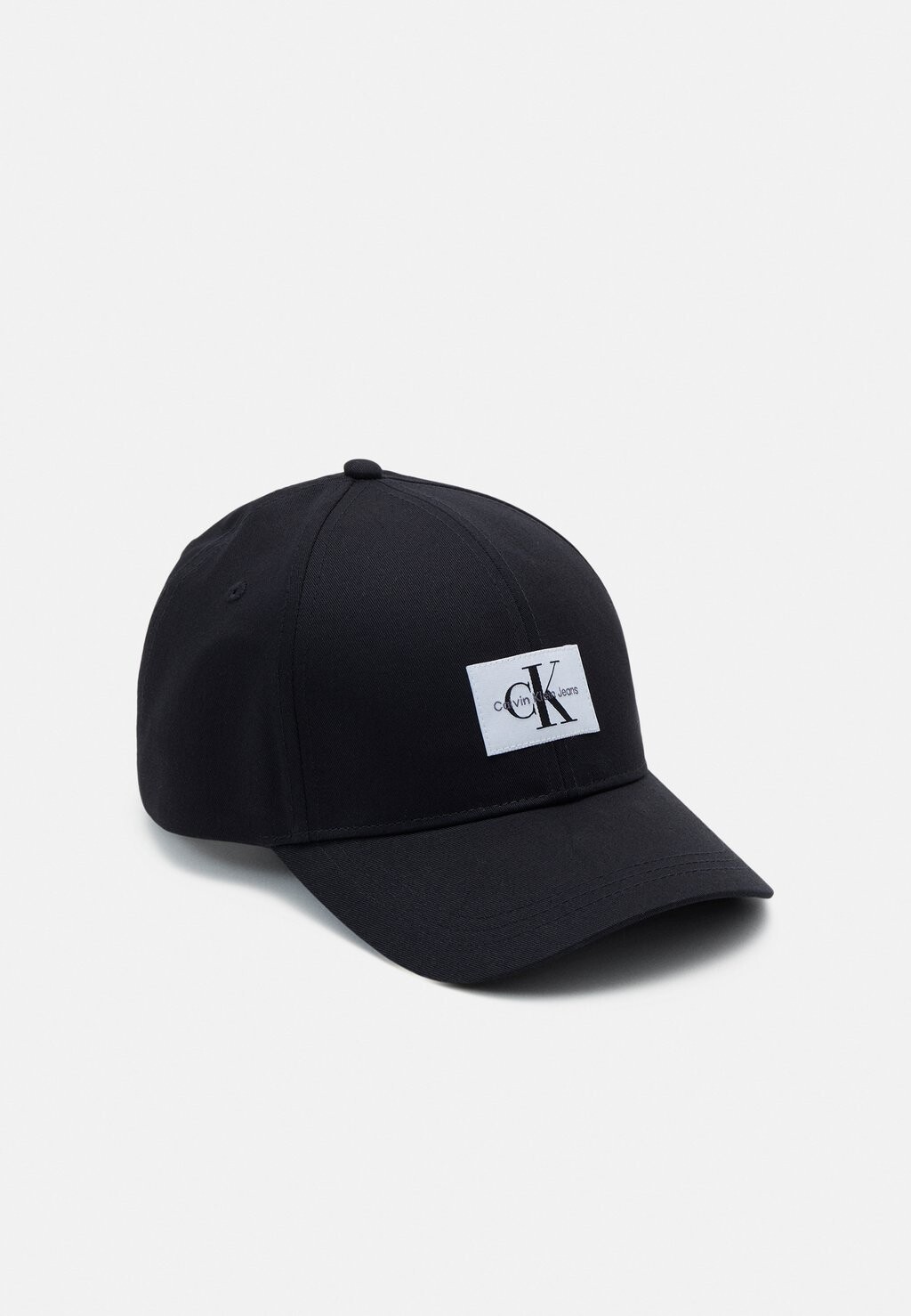 

Бейсболка Calvin Klein Jeans, черный