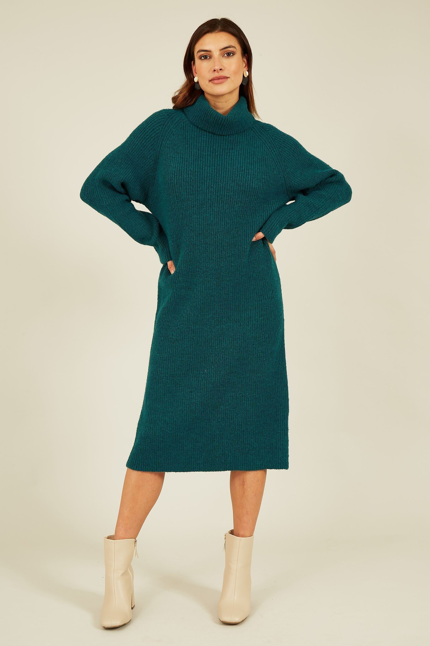 цена Трикотажное платье миди с водолазкой Yumi, зеленый