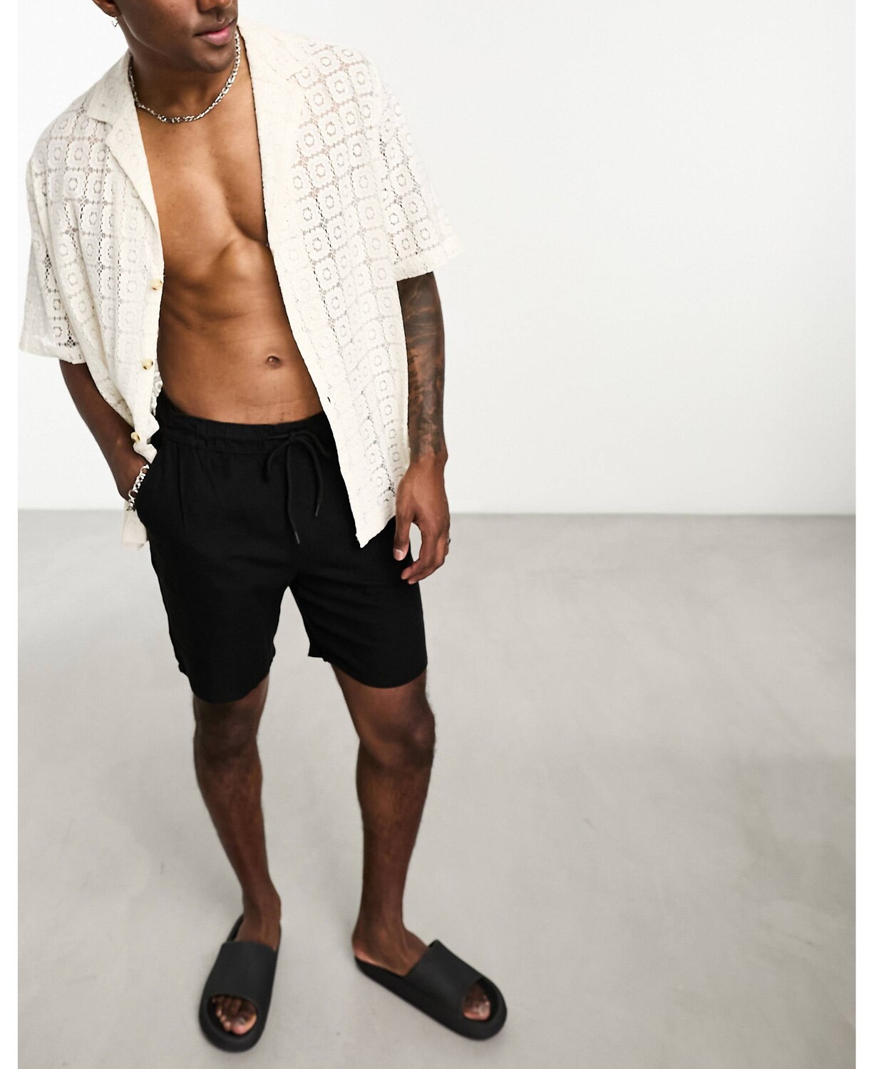 

Черные узкие льняные шорты средней длины ASOS DESIGN