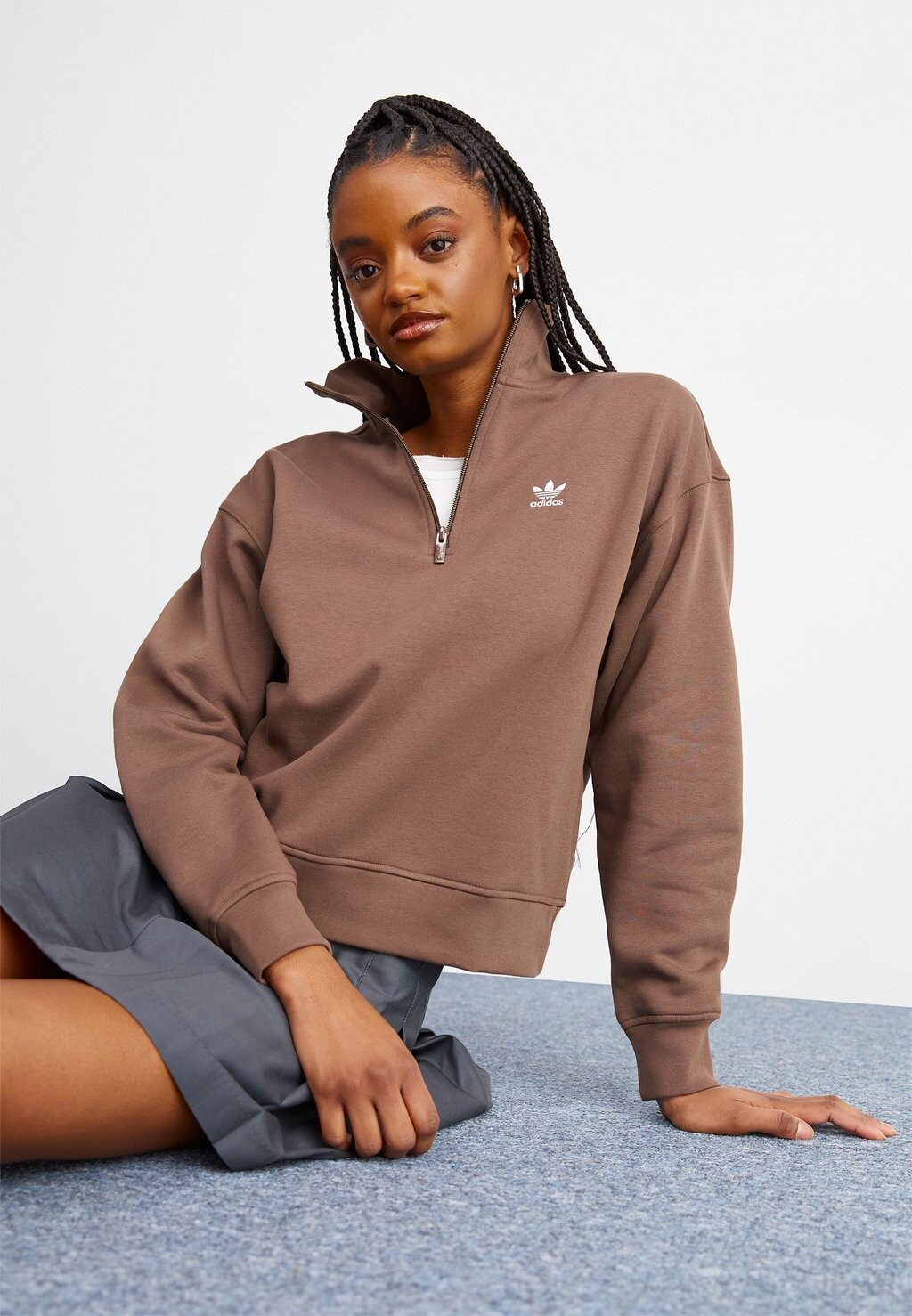 

Толстовка Essentials Halfzip adidas Originals, цвет earth strata