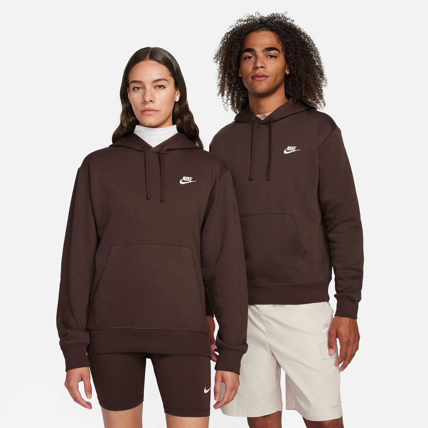 

Флисовая худи с вышивкой Nike Sportswear Club, коричневый