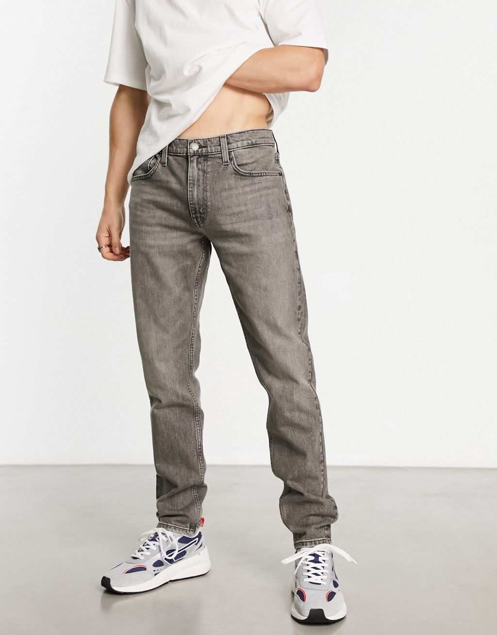 

Серые узкие зауженные джинсы Levi's 512