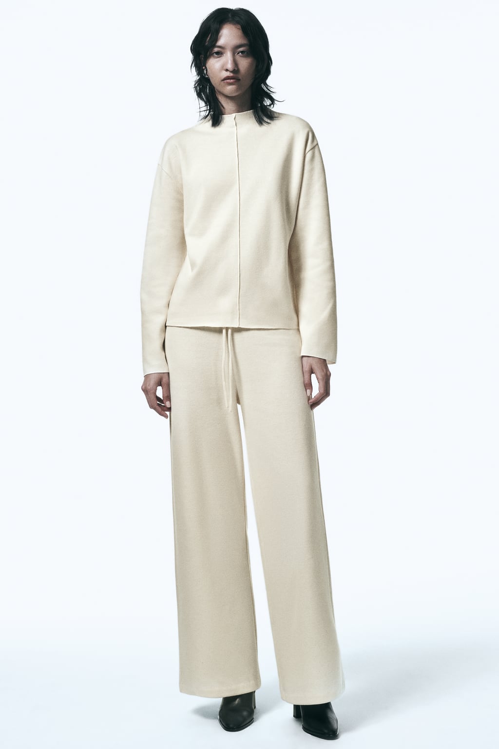 

Мягкий свитер с передним швом ZARA, экру