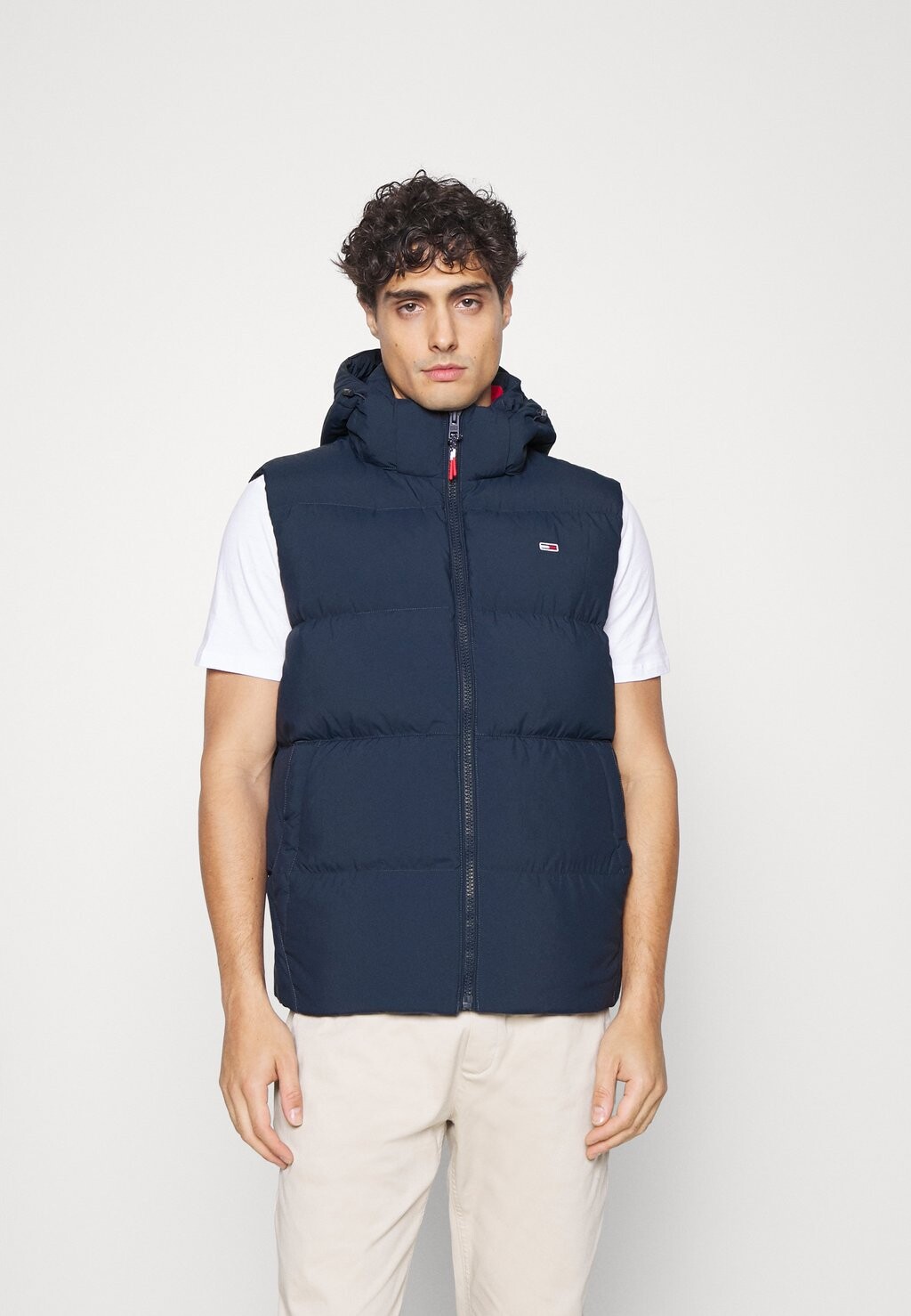

Жилет Tommy Jeans ЖИЛЕТ ESSENTIAL, темно-синий
