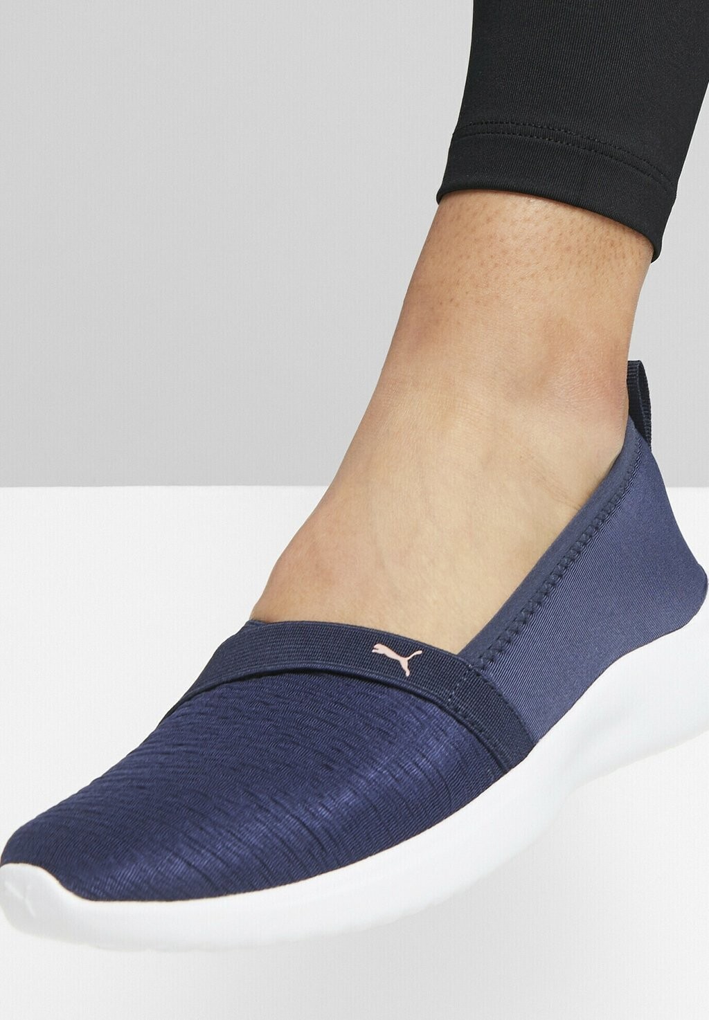 

Кроссовки Puma АДЕЛИНА, цвет navy future pink white