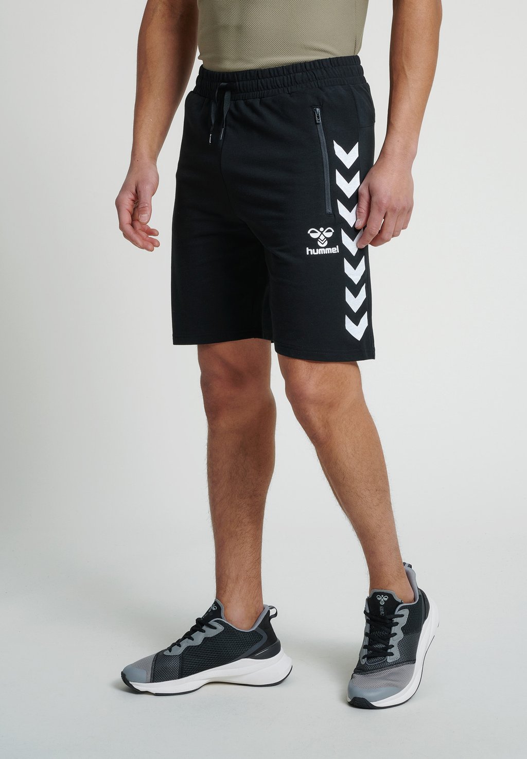 Спортивные шорты Hummel, цвет black