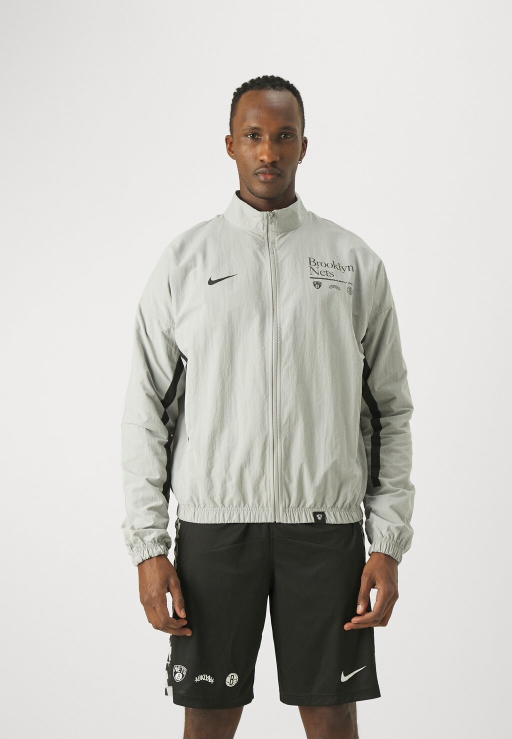 

Спортивная куртка Nba Brooklyn Nets Jacket Nike, цвет flt silver/black