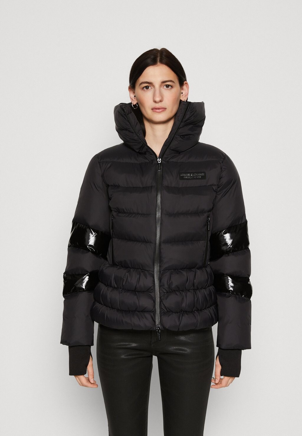 

Зимняя куртка Armani Exchange, черный