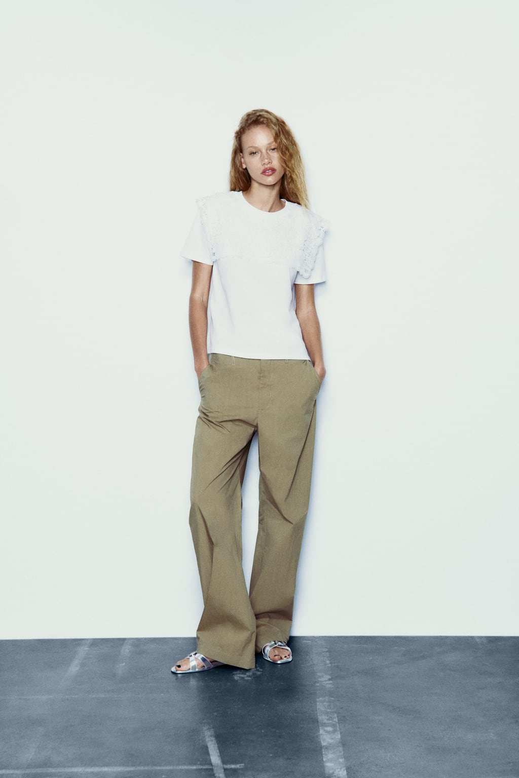 

Футболка с контрастным воротником ZARA, белый