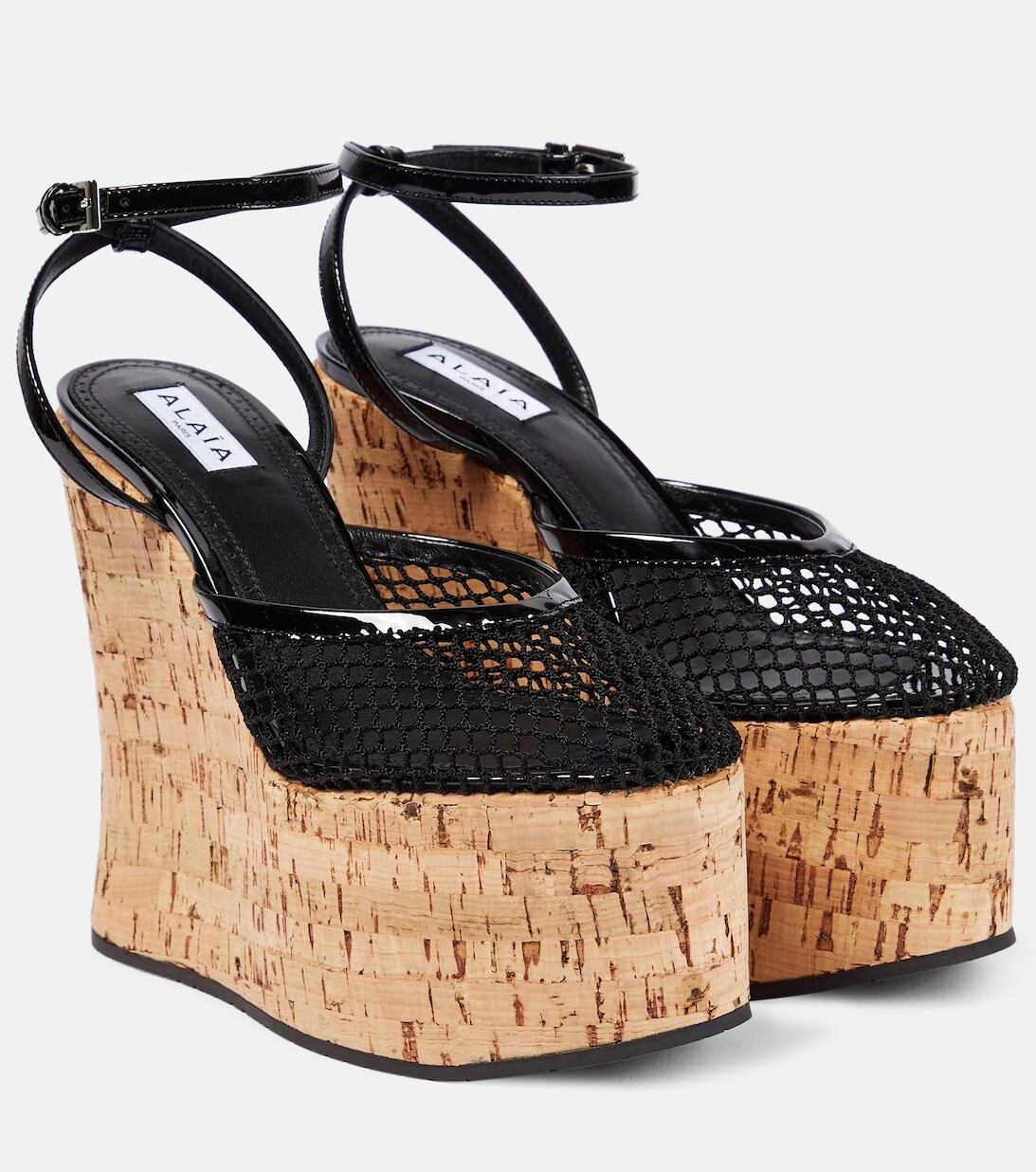 

Босоножки на танкетке из лакированной кожи и сетки Alaïa, черный