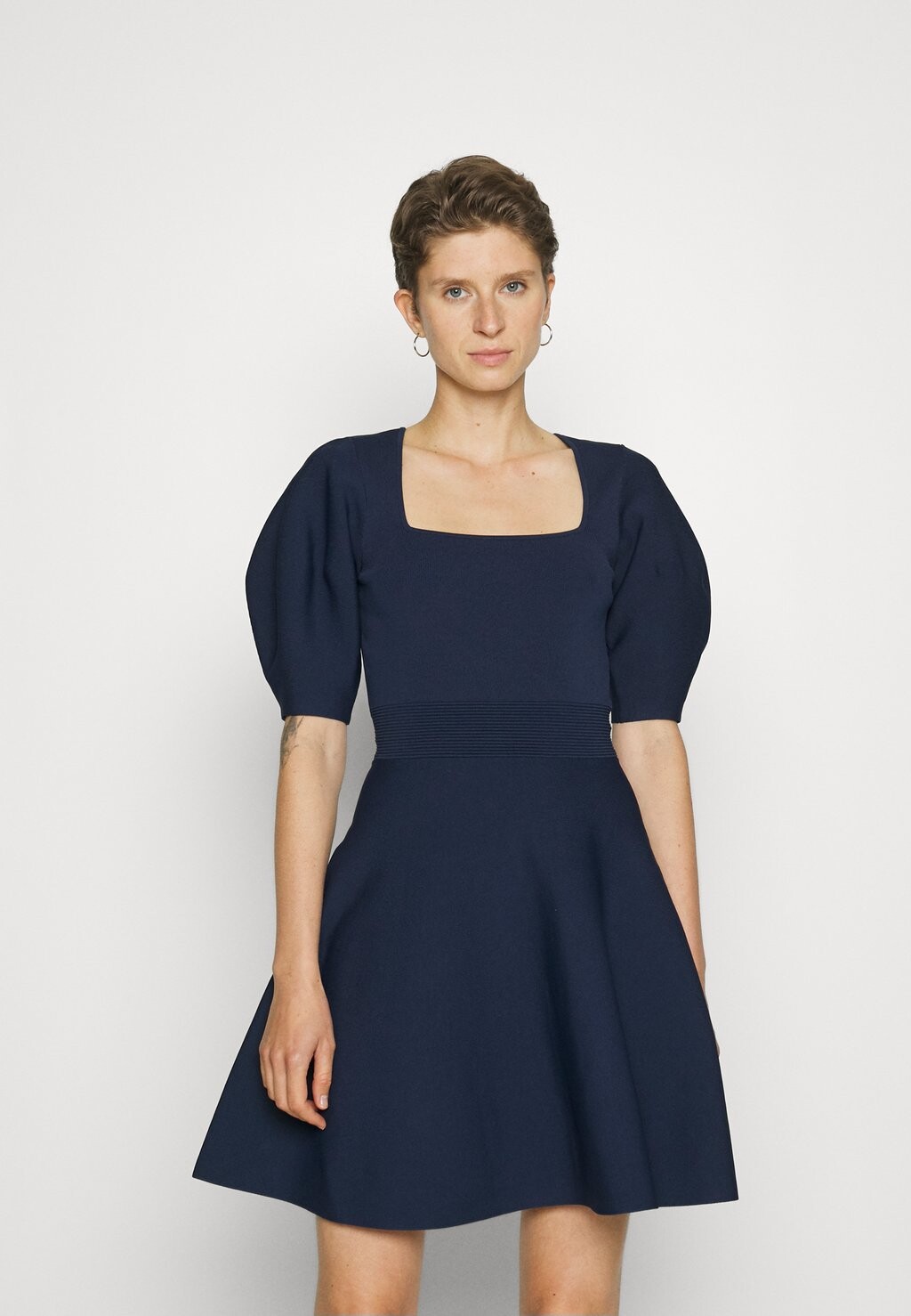 

Вязаное платье Ted Baker, синий