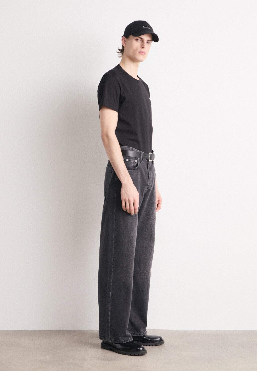 

Базовая футболка Calvin Klein Jeans, зеленый