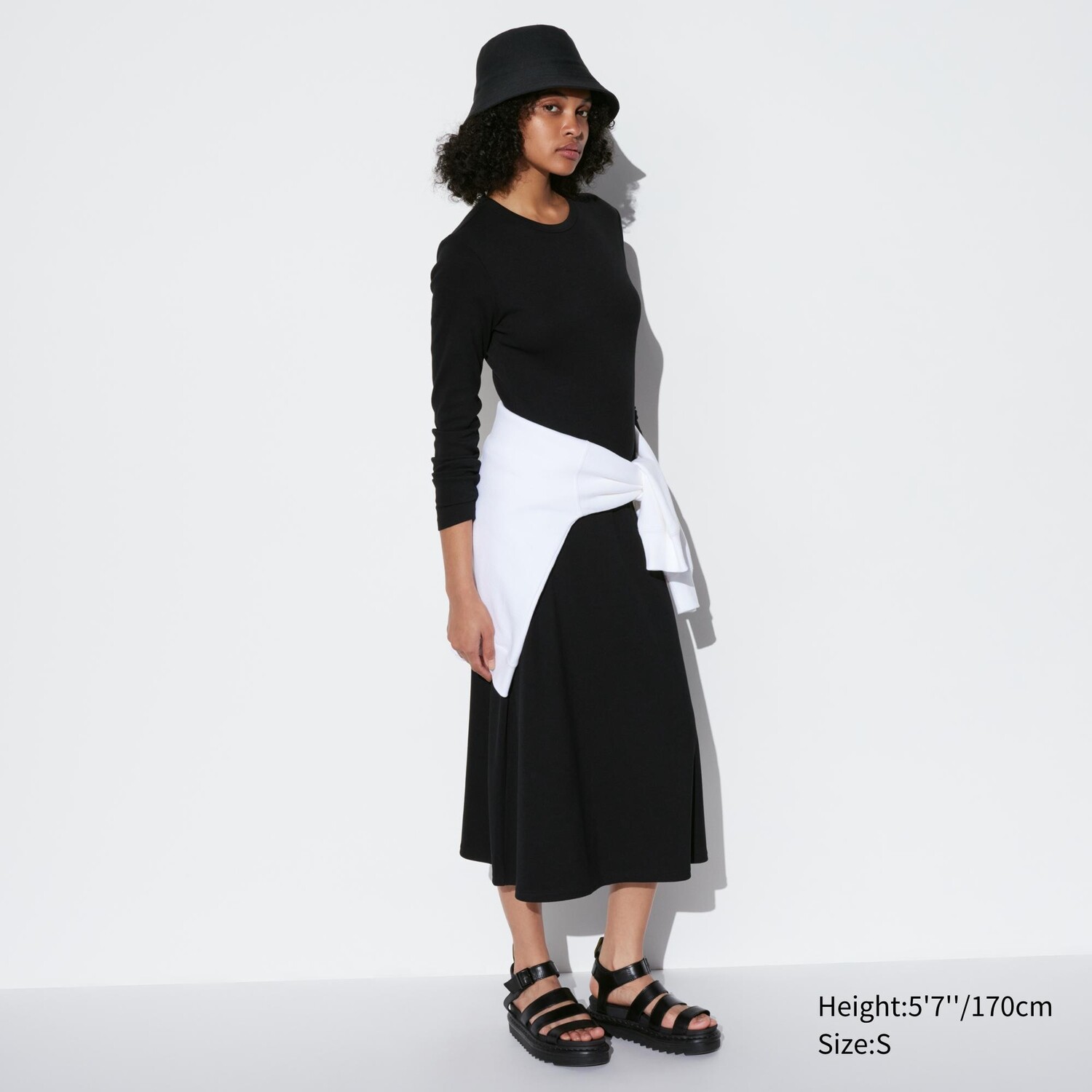 

Платье в ребрику UNIQLO, черный