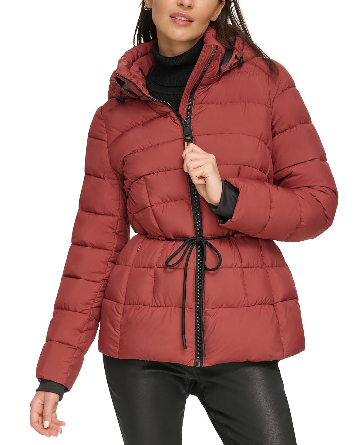 

Женский компактный пуховик с веревочным поясом и капюшоном DKNY