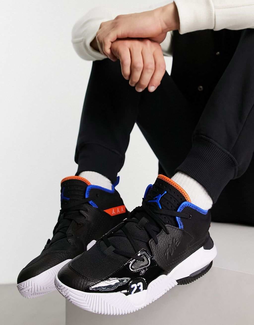 

Черные кроссовки Jordan Stay Loyal