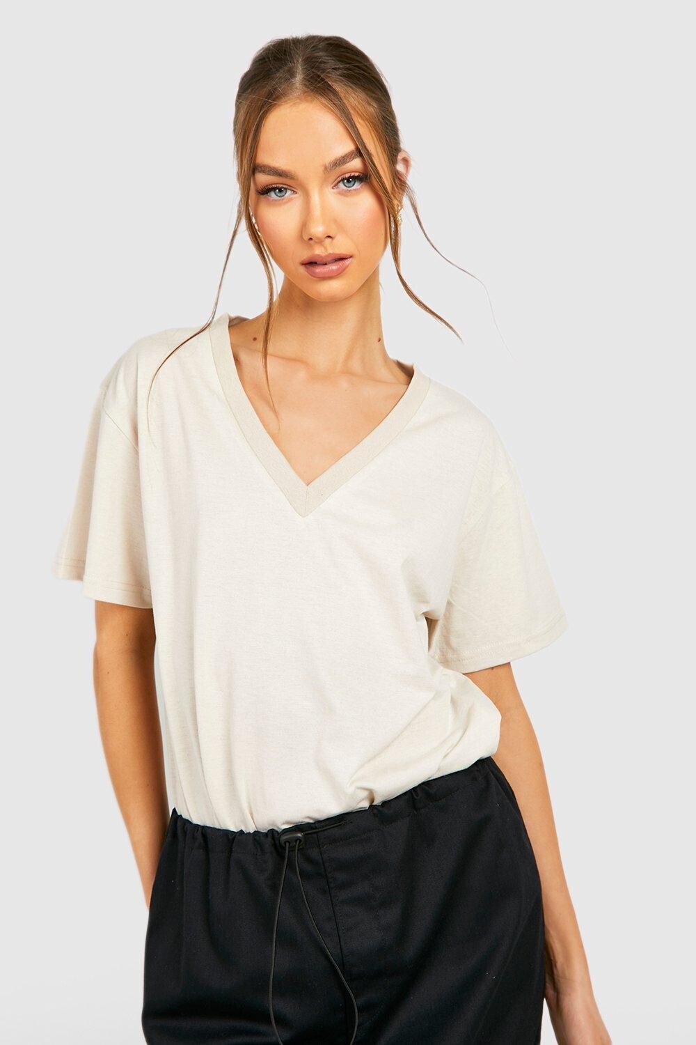 

Базовая футболка из хлопка deep v Boohoo, серый