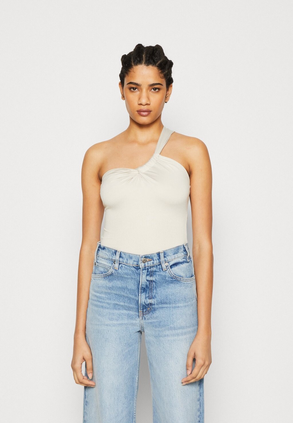 

Топ Abercrombie & Fitch