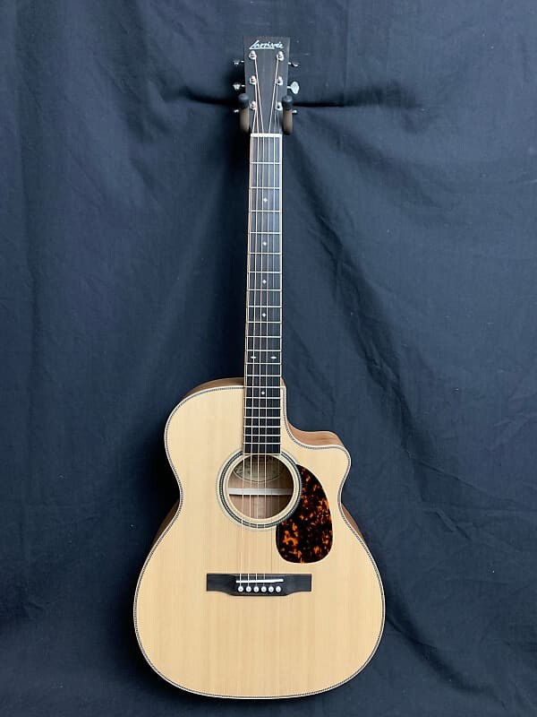 

Акустическая гитара Larrivée OMV-40 Acoustic Guitar