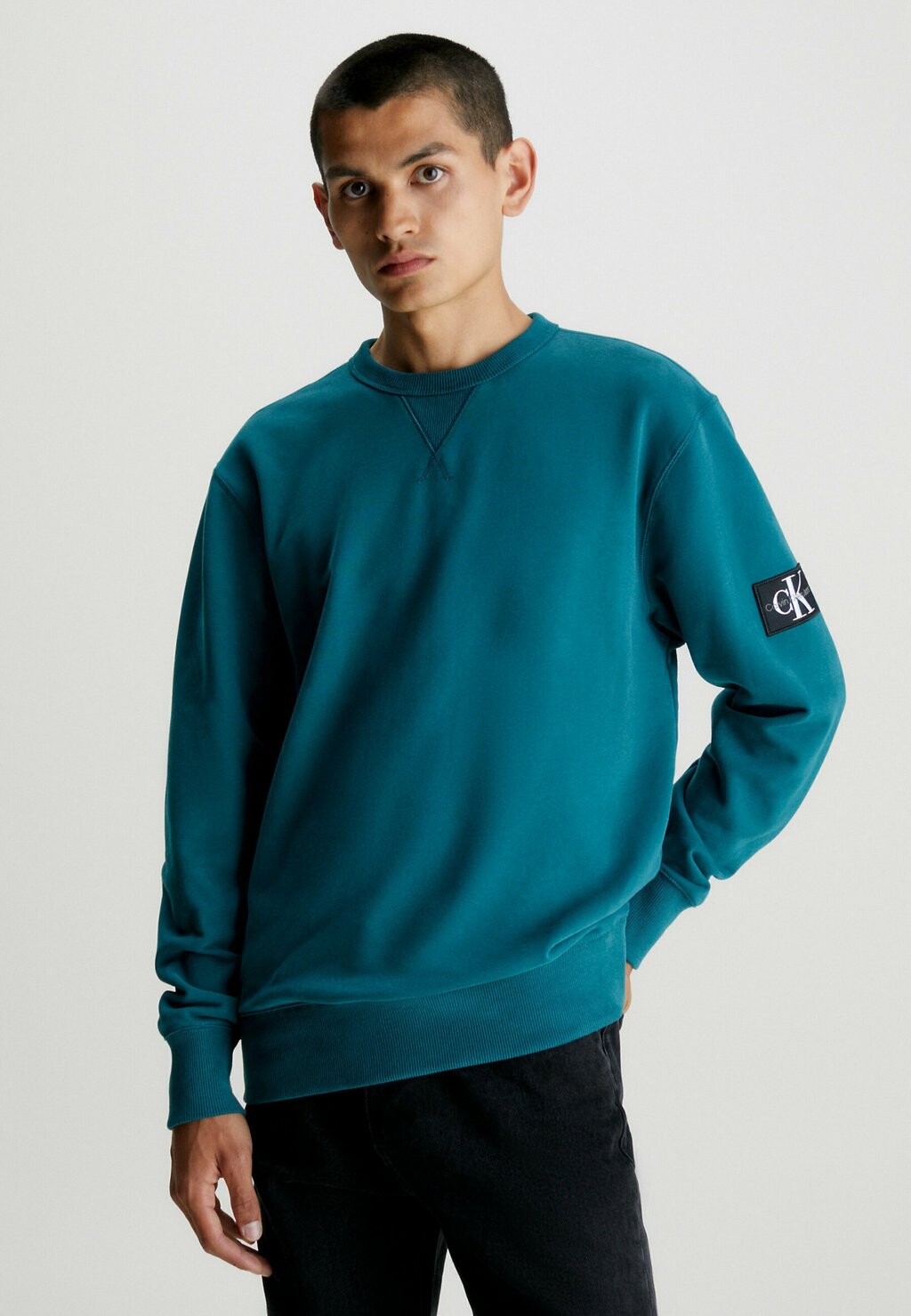 

Толстовка Badge Crew Neck Calvin Klein Jeans, цвет atlantic deep