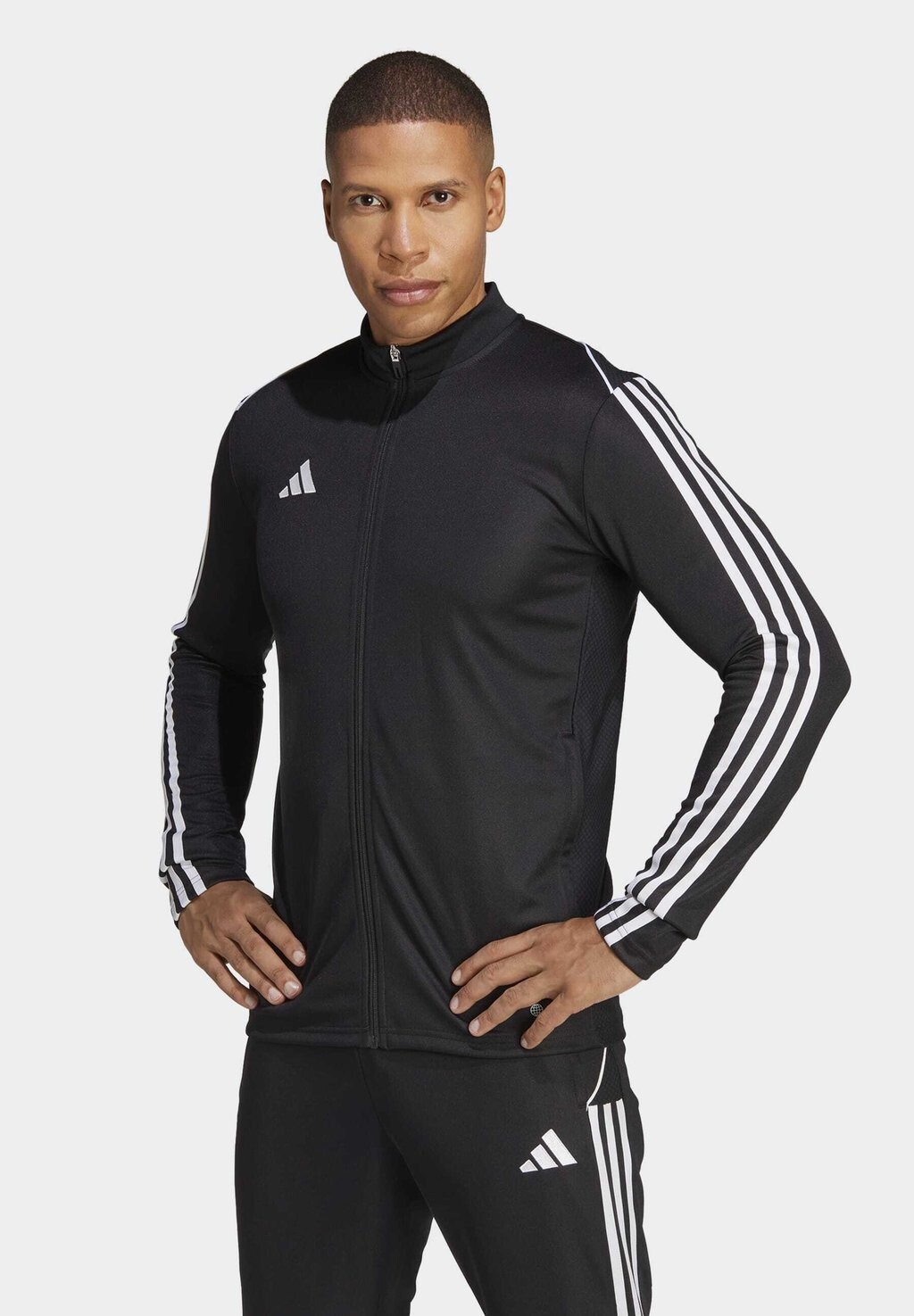 

Спортивный топ Adidas