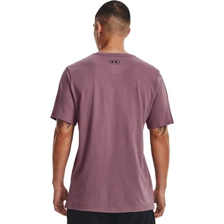 Рубашка Sportstyle с коротким рукавом и левой грудью мужская Under Armour, цвет Misty Purple/Black