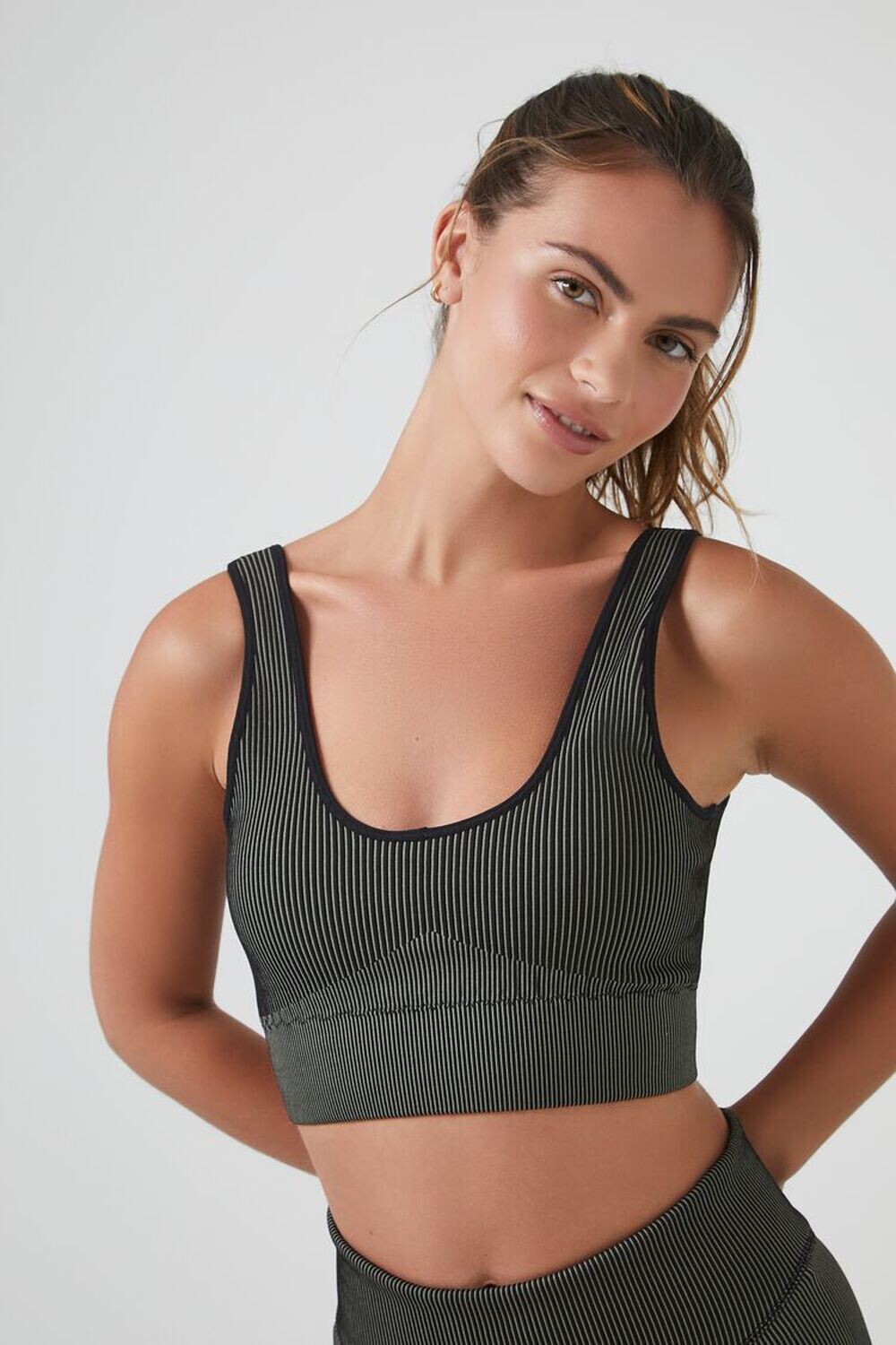 

Бесшовный спортивный бюстгальтер в рубчик Forever 21, черный