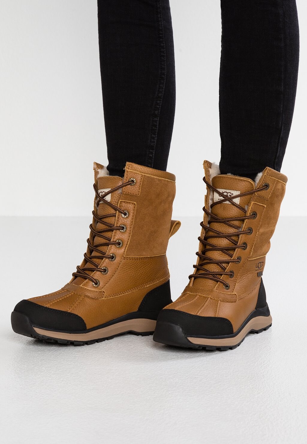 

Ботинки зимние UGG