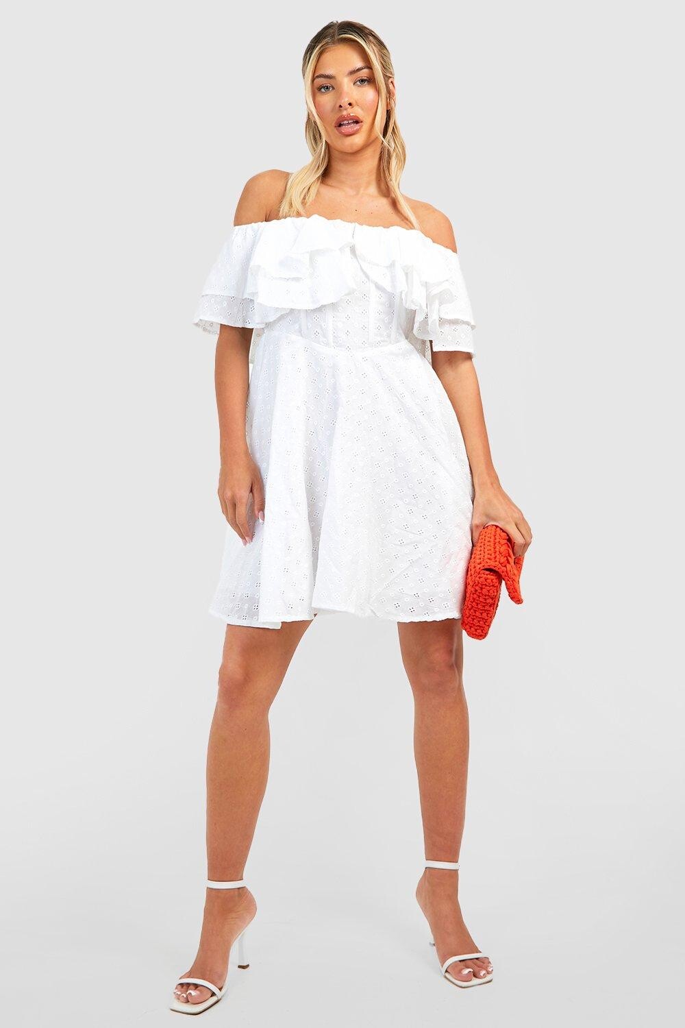 

Платье с люшками и от плечей Boohoo, белый