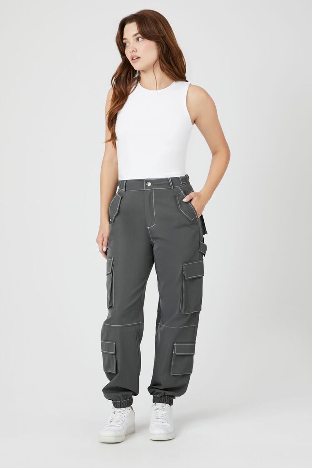 

Саржевые брюки-карго Forever 21, угольный