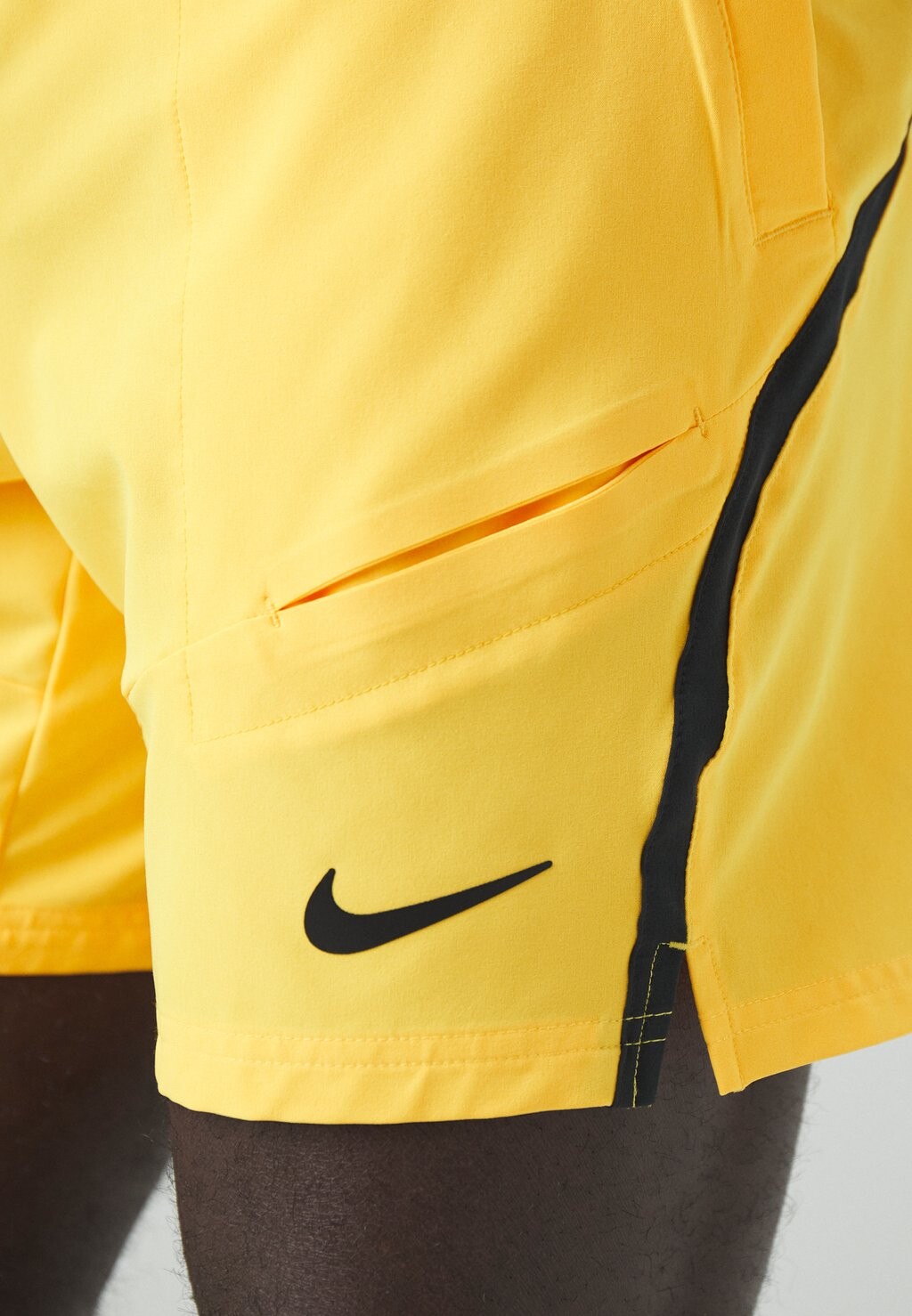 

Спортивные шорты Nike, лазер оранжевый