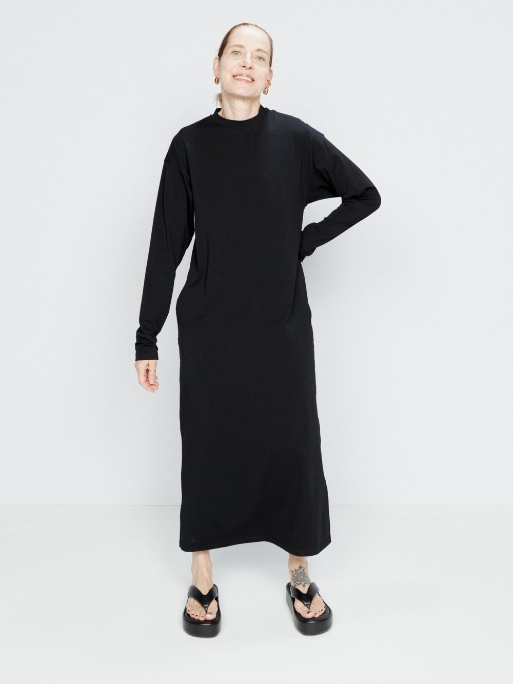 Платье из джерси-кокона с длинными рукавами из органического хлопка Raey, черный прозрачное многоярусное платье из хлопка raey белый