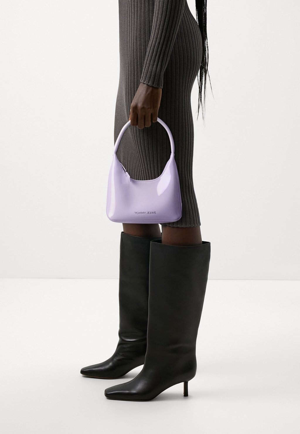 

Сумочка Must Shoulder Bag Patent Tommy Jeans, цвет lavender flower