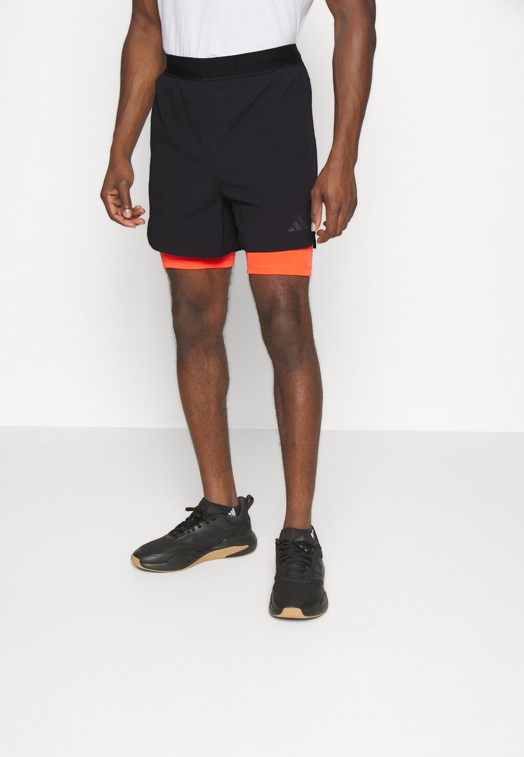 

Спортивные шорты Adidas