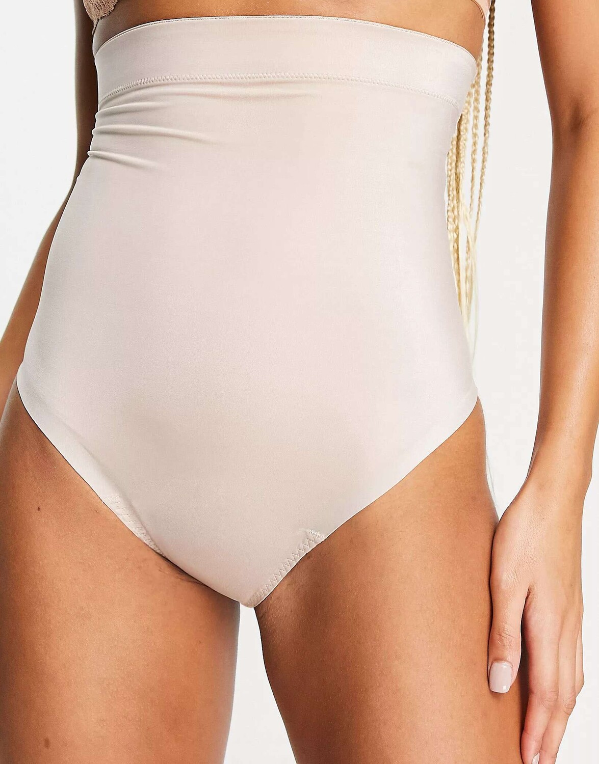 

Контурирующие стринги Spanx Suit Your Fancy с высокой талией цвета шампанского бежевого цвета
