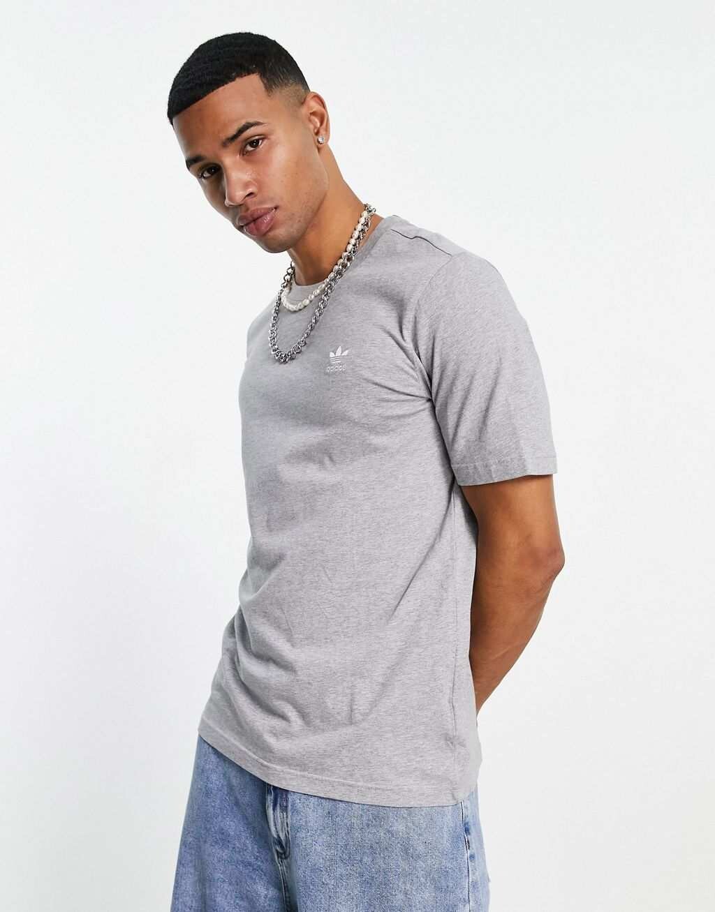 

Серая футболка adidas Originals Essentials, Серый