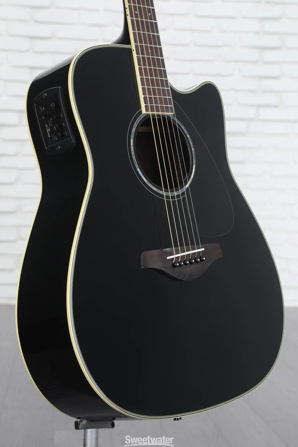 

Yamaha FGX830C Dreadnought в разрезе — черный