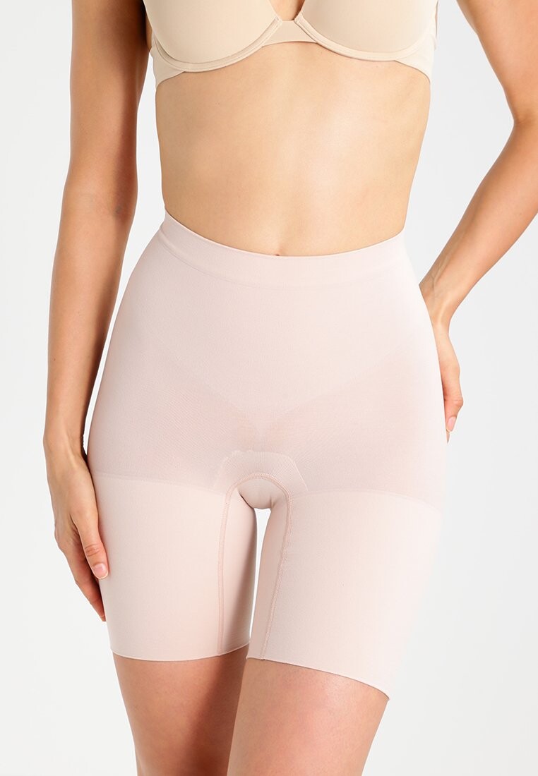 

Корректирующее белье Spanx