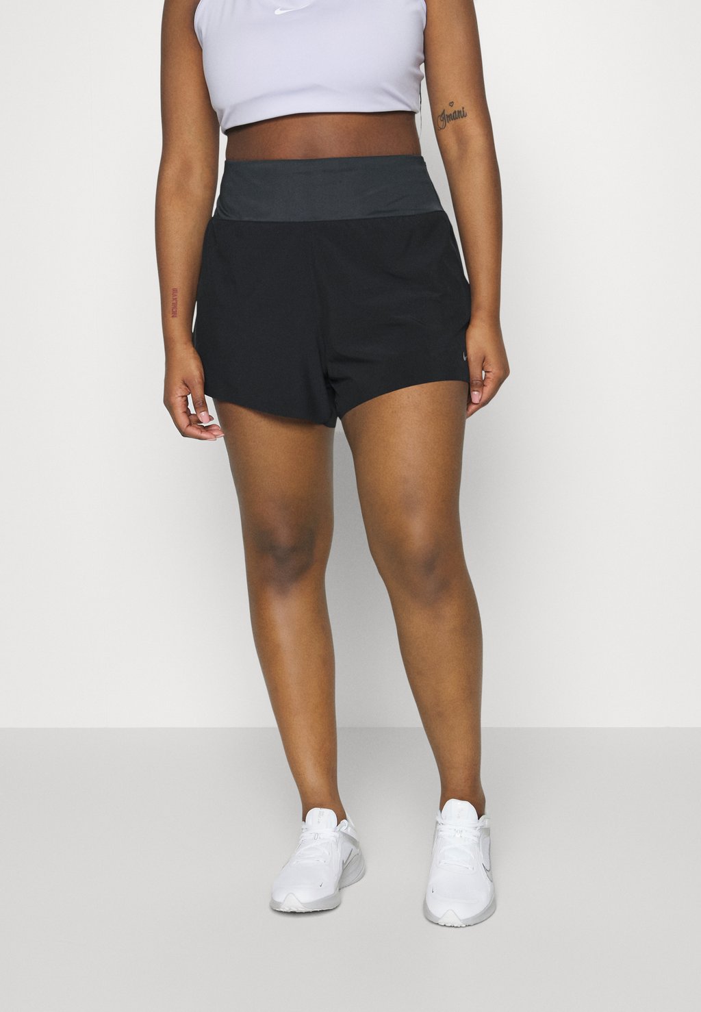 Спортивные шорты Nike silv fuşya cilt topuklu terlik