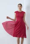 Коктейльное платье / Вечернее платье Anna Field, розовый