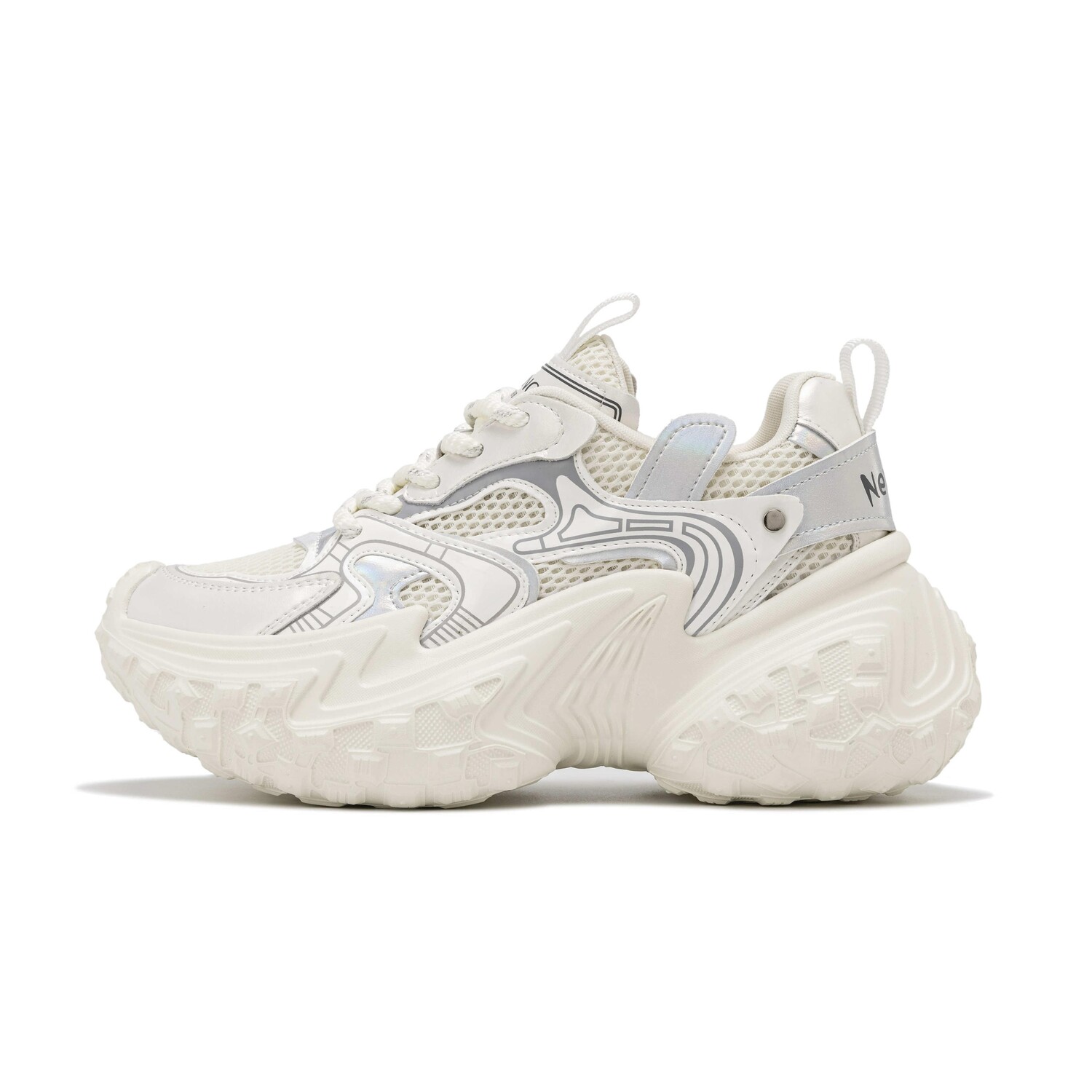 

Кроссовки женские толстые низкие Aokang, цвет Off White/Silver