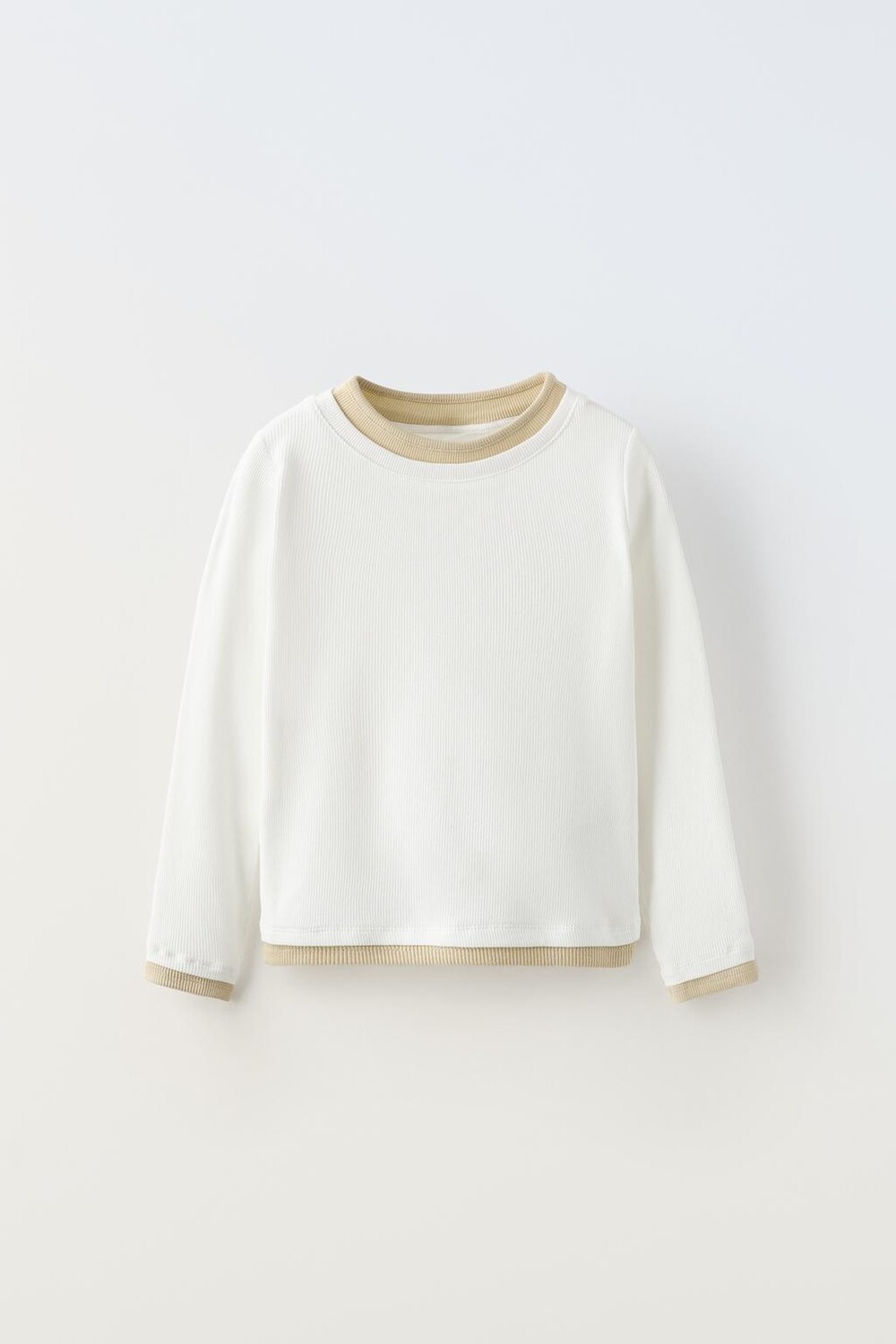 

Футболка с двойным эффектом в ребруску ZARA, белый