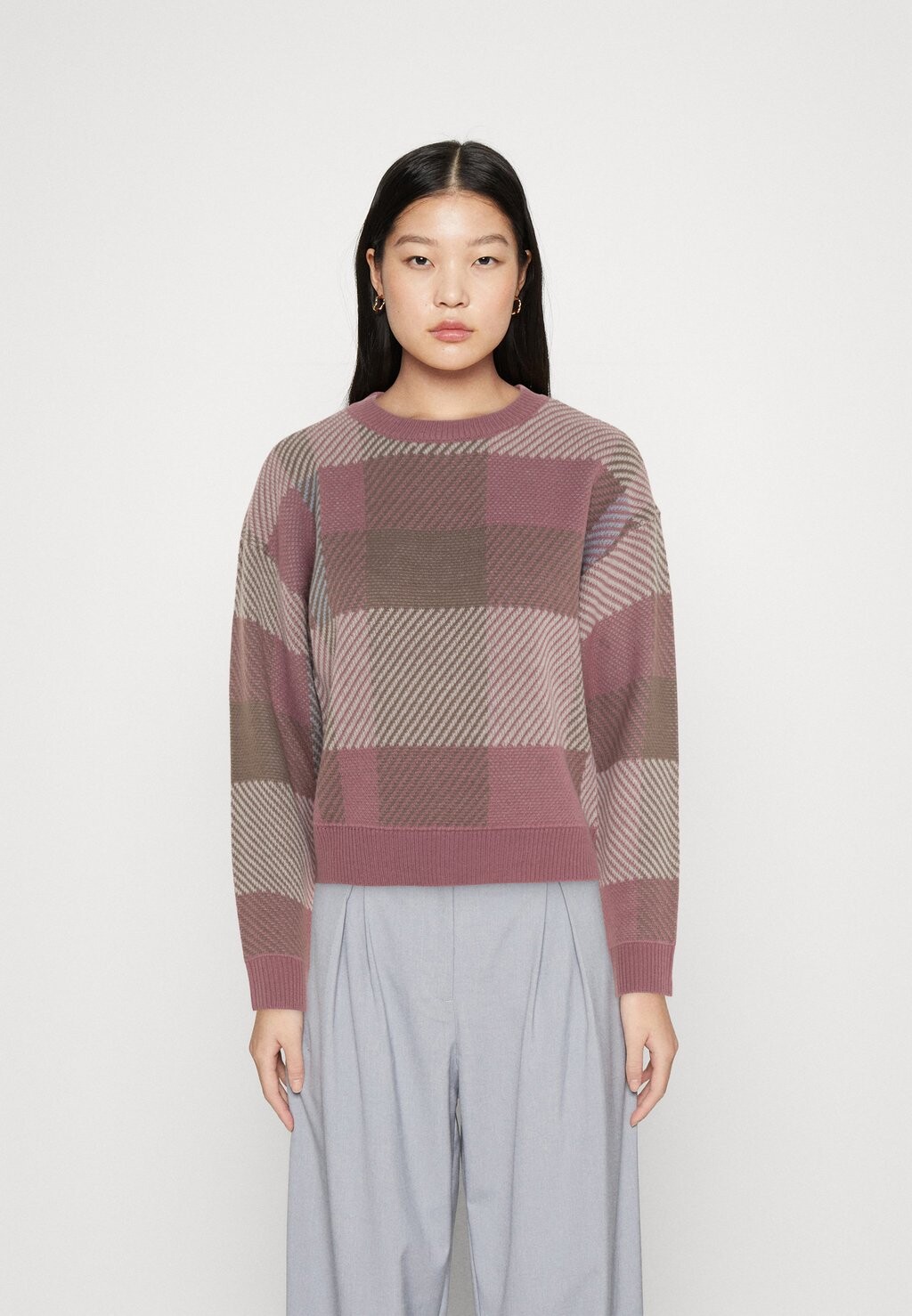 

Свитшот VILA VICHECK O-NECK, цвет mesa rose/kentucky blue/birch/brown lentil