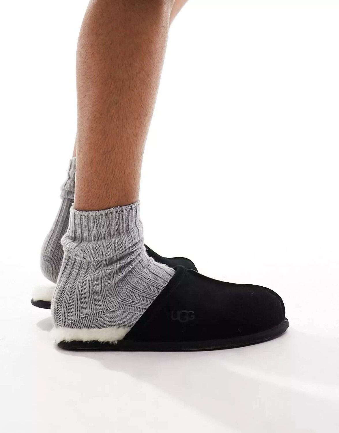 

Черные замшевые тапочки UGG