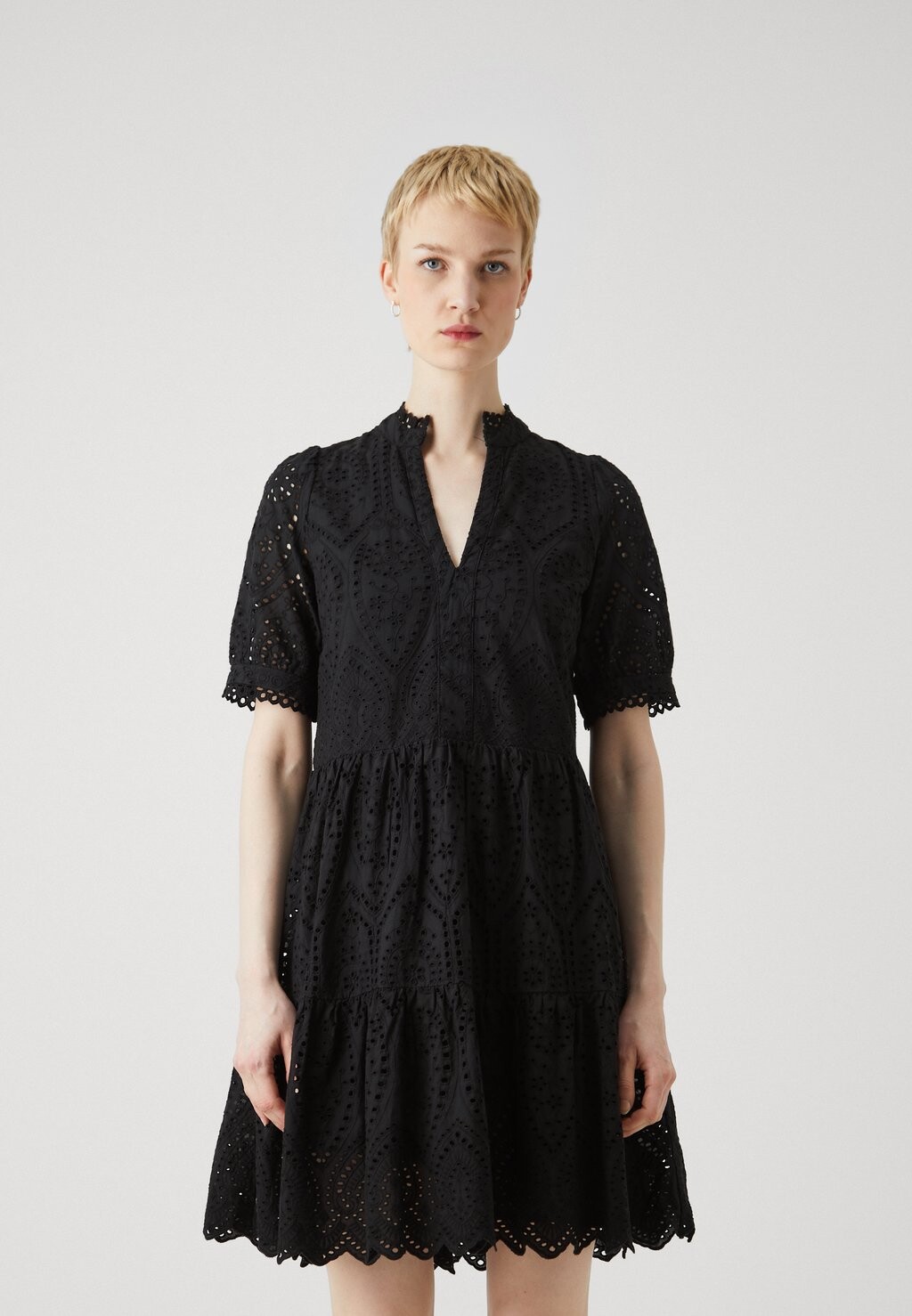 

Дневное платье Yasholi Dress YAS Tall, черное