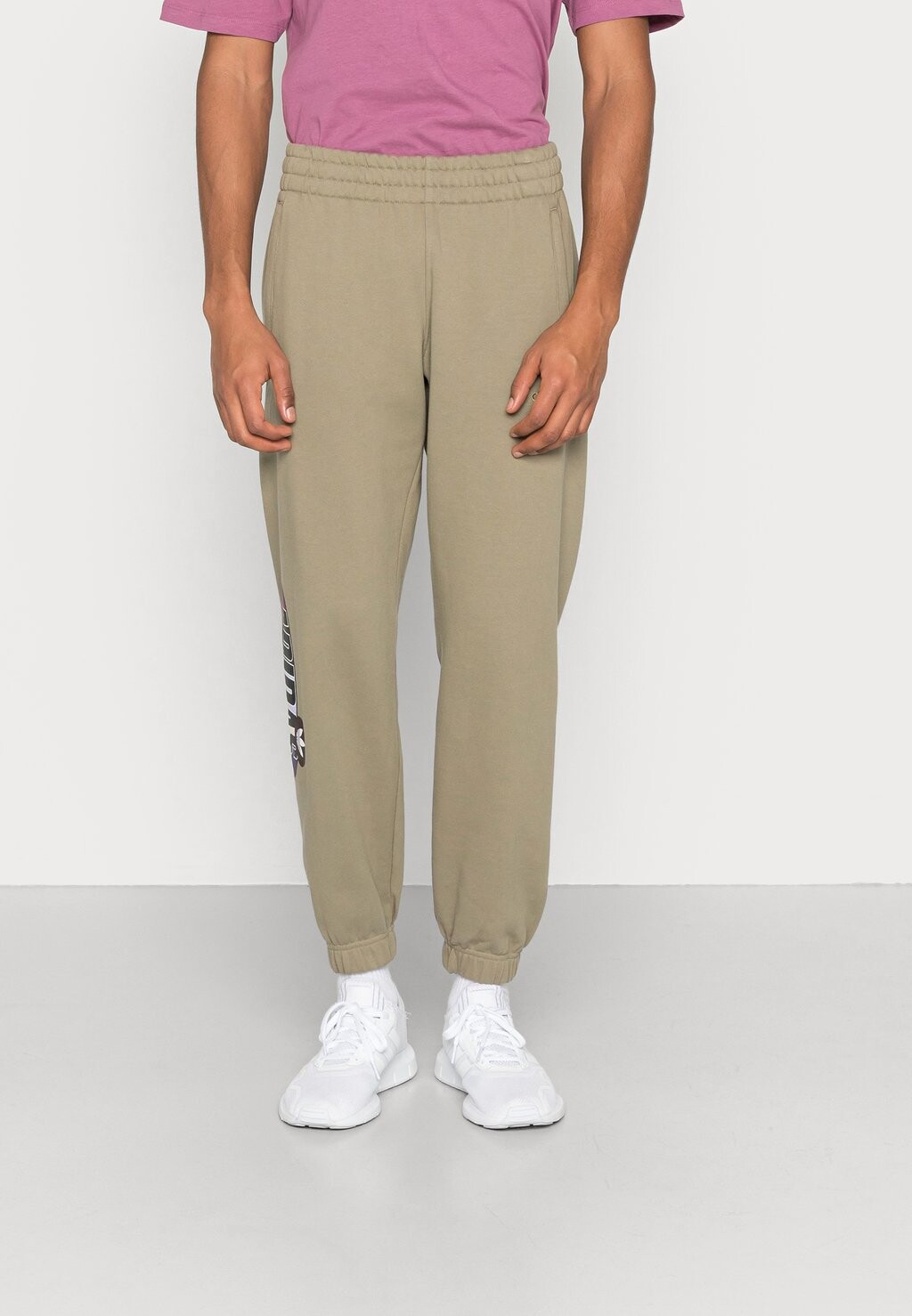 

Спортивные брюки Pant adidas Originals, цвет orbit green
