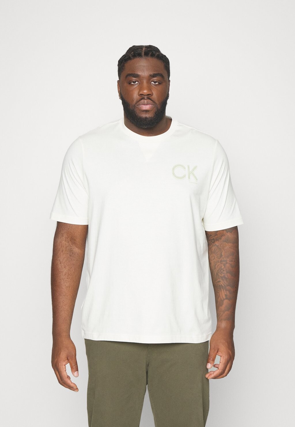 

Футболка с принтом Calvin Klein, молочный